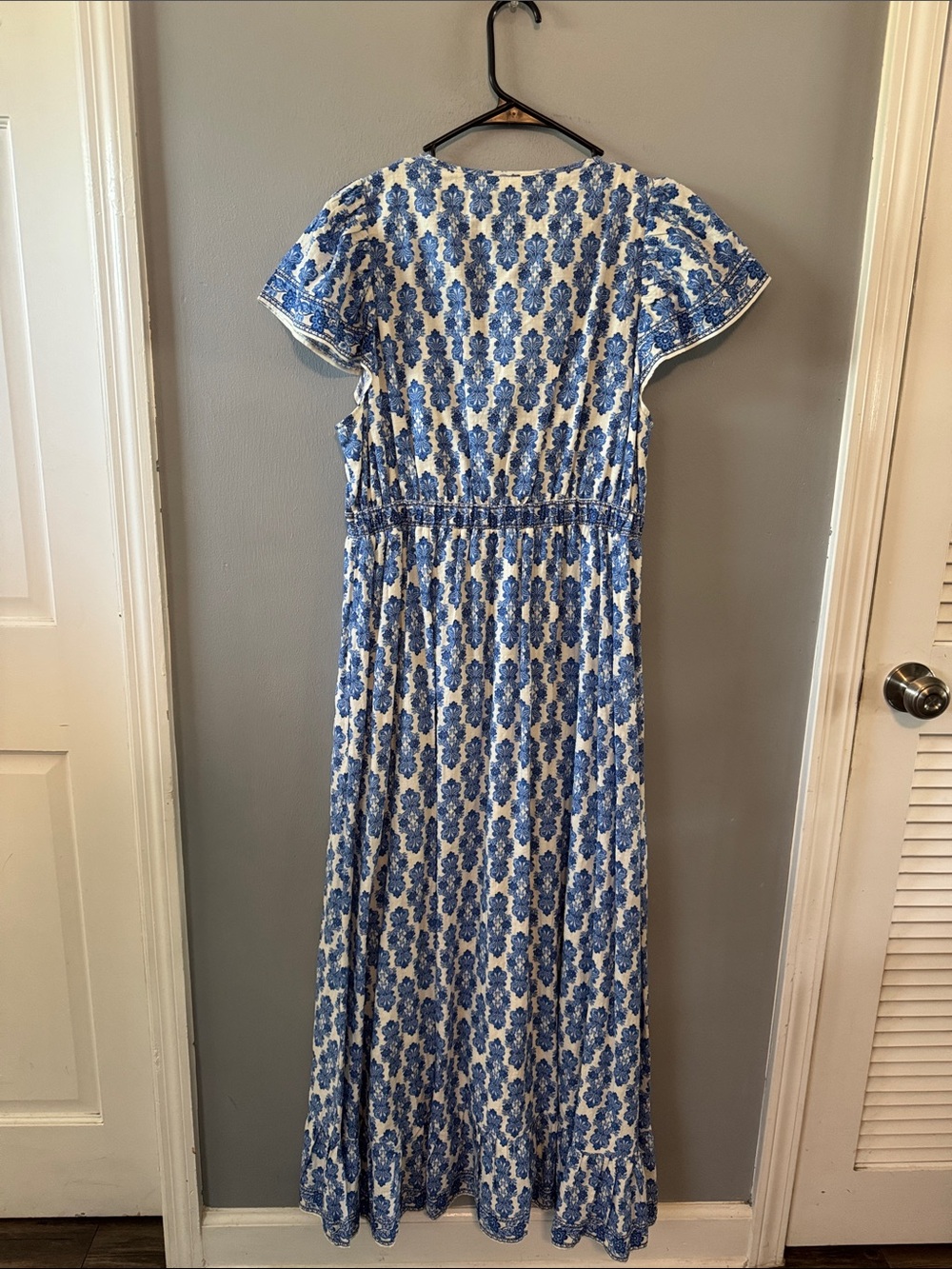 Max Studio Blue and White Floral V-Neck Maxi Dress with Flutter Sleeves - Picture 3 of 6